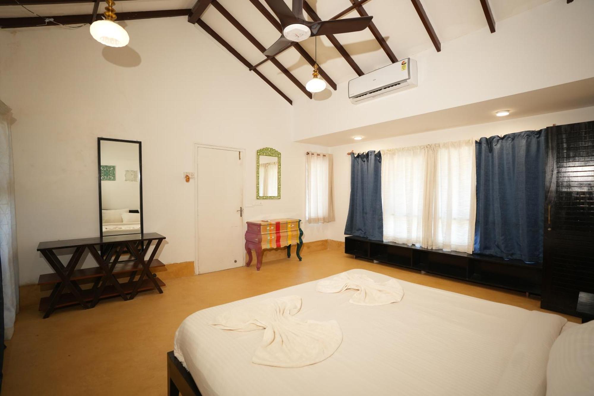 Villa M - Solitude 2 Candolim Goa 3Bhk, Pool Facing, Near Beach, Free Breakfast, Free Wifi And Prime Location Kültér fotó